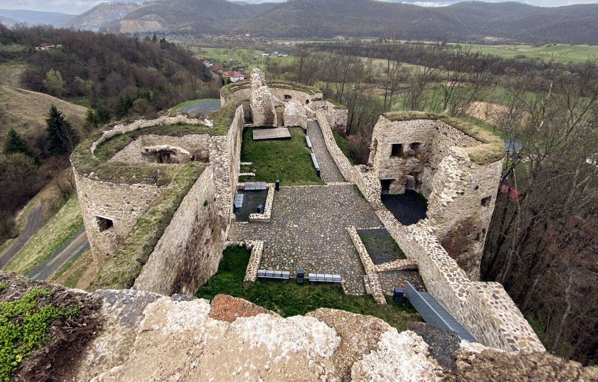 Cetatea Noua a Romanului, Romania, Romania